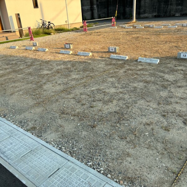 駐車場の草刈り（桑名市内）